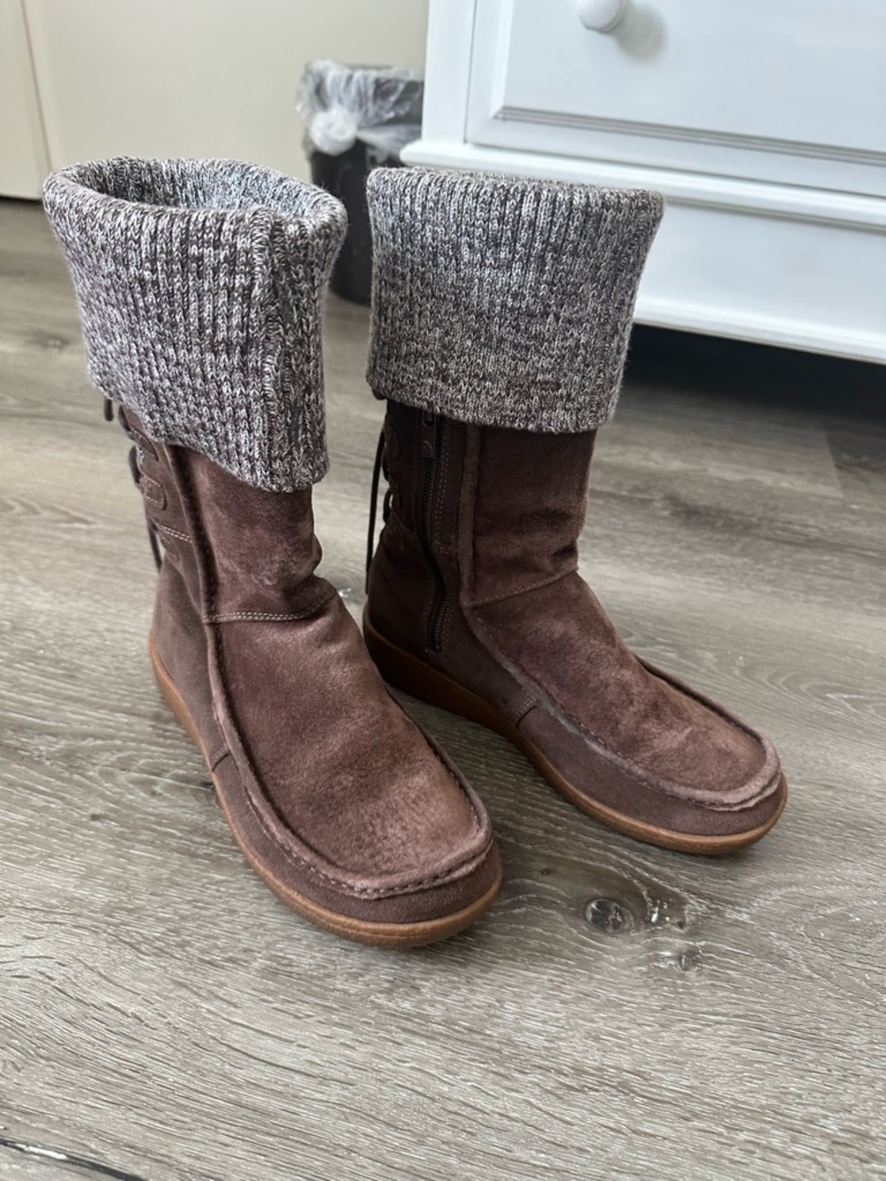 The North Face Brown Suede Winter Boots with Gray Knit Cuffs - Picture 2 of 9